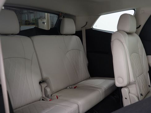 Used 2023 Buick Enclave Avenir image 12