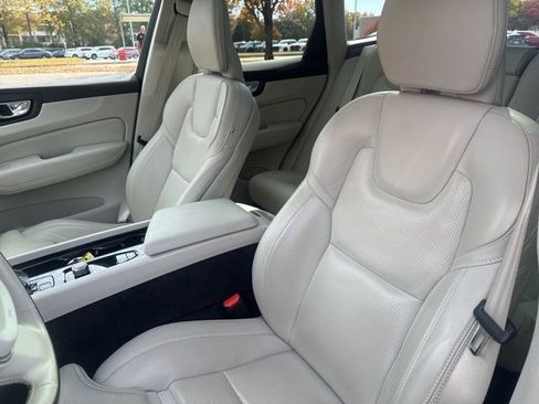 Used 2023 Volvo XC60 T8 Ultimate image 17