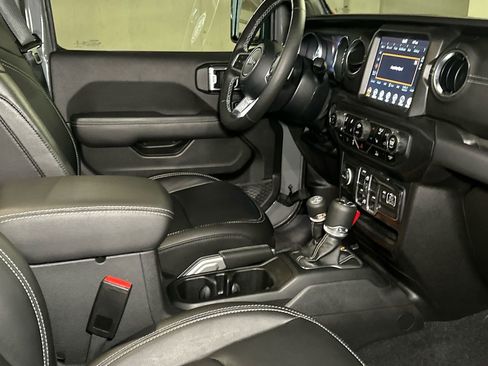 Used 2022 Jeep Wrangler Unlimited Sahara w/ Cold Weather Group AWD/4WD image 10