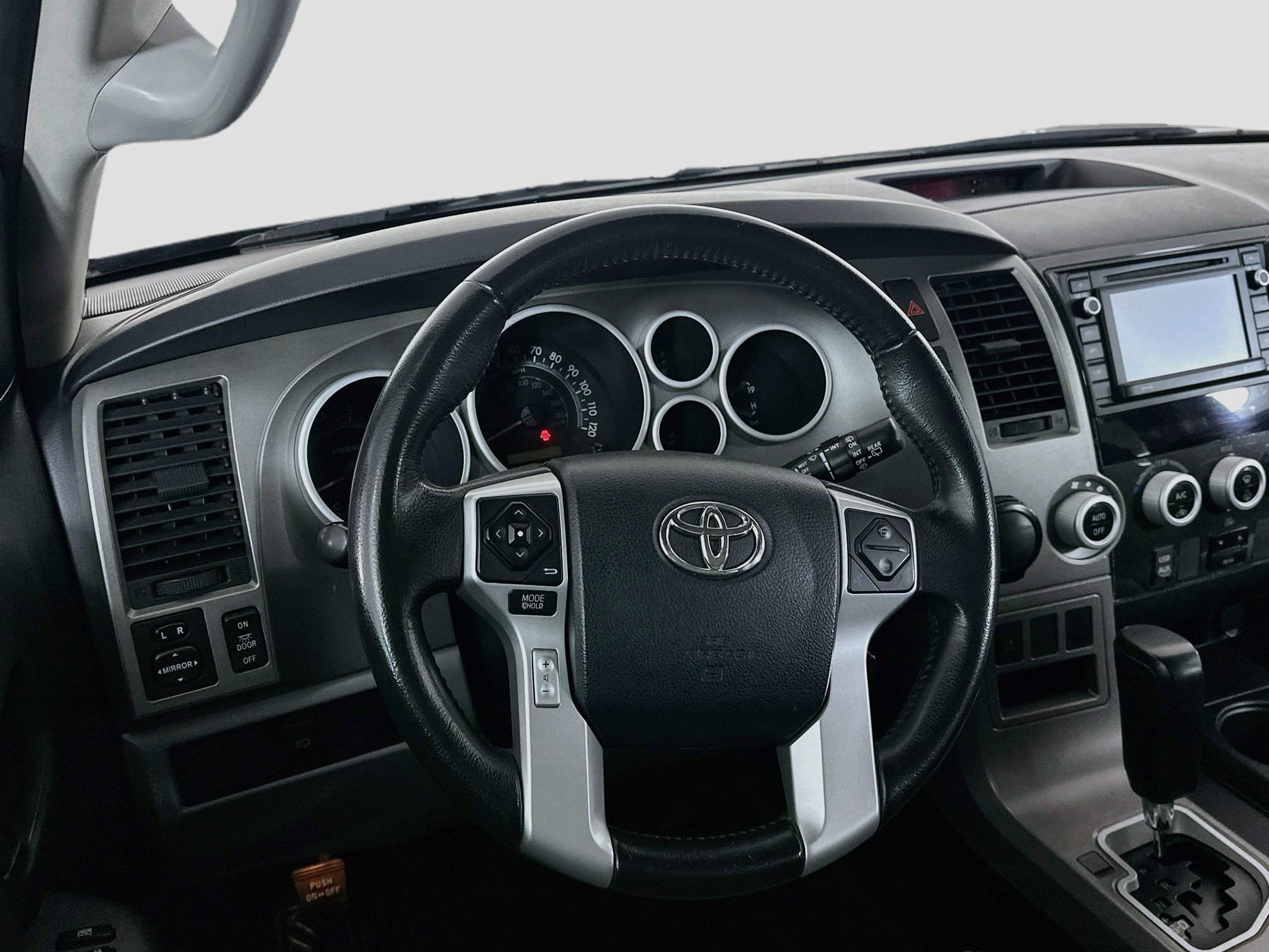 Used 2016 Toyota Sequoia SR5 RWD image 18