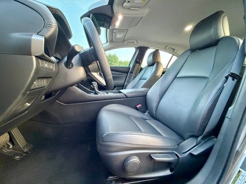 Used 2025 MAZDA MAZDA3 s FWD image 23