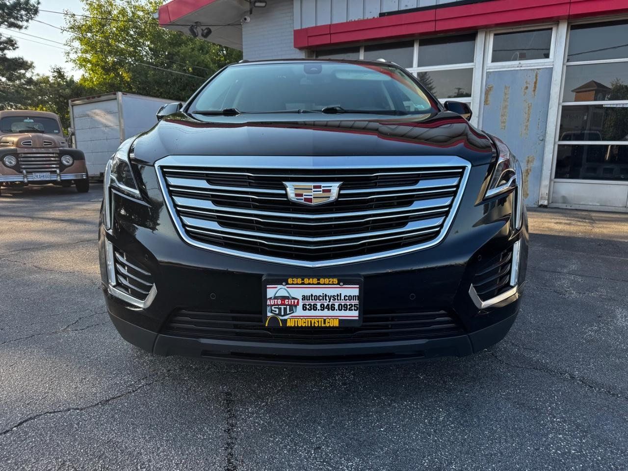 Used 2018 Cadillac XT5 Premium Luxury FWD image 2