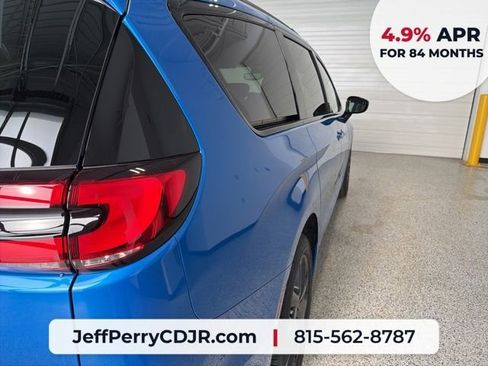 New 2026 Chrysler Pacifica Select w/ S Appearance Package AWD/4WD image 10