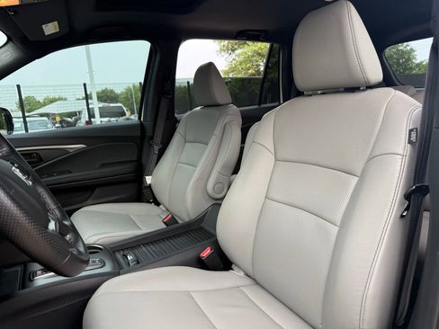 Used 2023 Honda Passport EX-L image 11