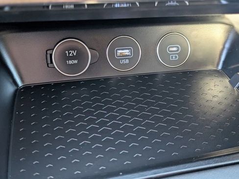 Used 2025 Genesis G70 2.5T image 27