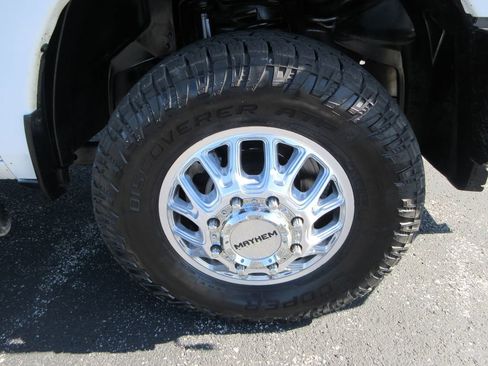 Used 2019 RAM 3500 Tradesman w/ Chrome Appearance Group image 9