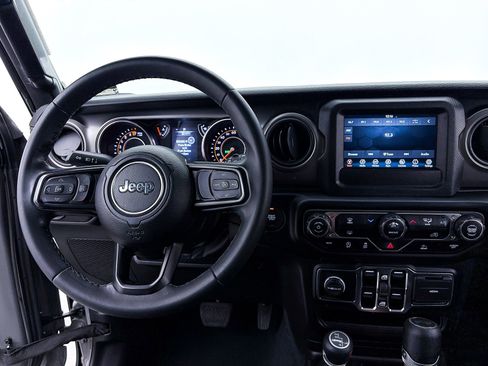 Used 2022 Jeep Wrangler Unlimited Sport image 3