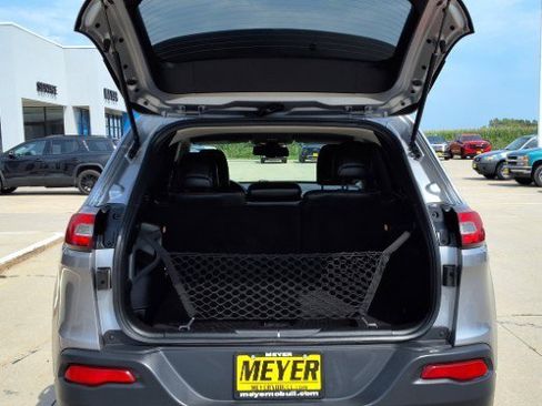 Used 2017 Jeep Cherokee Limited image 21