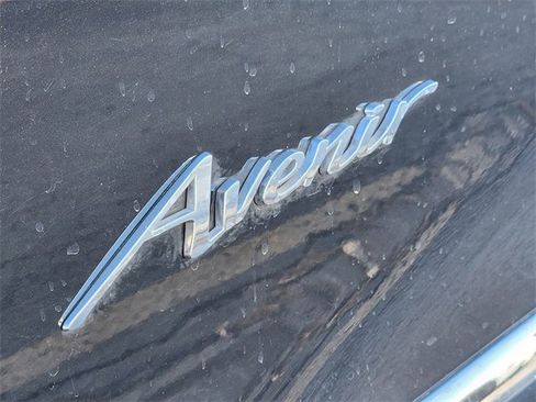 Used 2023 Buick Enclave Avenir w/ Avenir Technology Package image 11