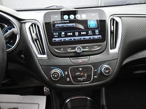Used 2017 Chevrolet Malibu LT FWD image 4