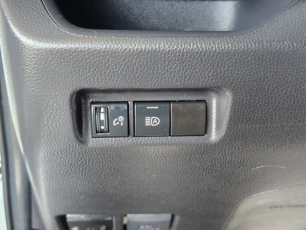 Used 2025 Toyota RAV4 XLE AWD/4WD image 24