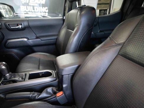 Used 2023 Toyota Tacoma TRD Sport w/ TRD Premium Sport Package AWD/4WD image 10