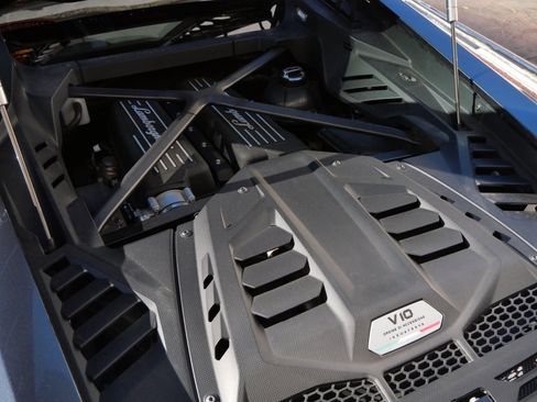 Used 2021 Lamborghini Huracan EVO image 19