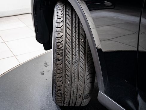 Certified 2025 Mercedes-Benz GLC 300 4MATIC image 37