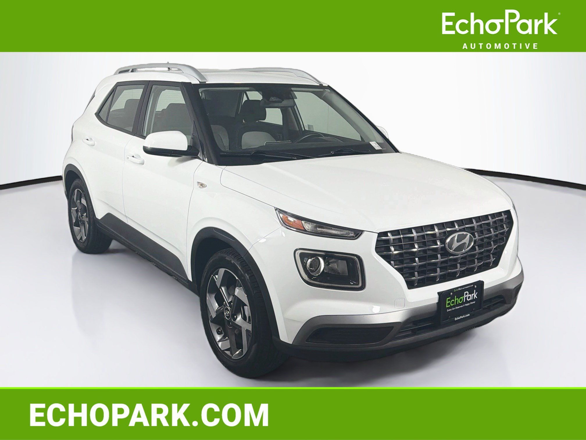 Used 2025 Hyundai Venue SEL FWD image 1