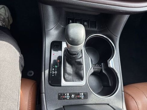 Used 2017 Toyota Highlander Limited Platinum image 18