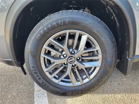 Used 2023 Nissan Rogue S image 31