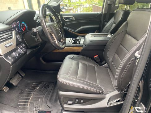 Used 2020 GMC Yukon Denali w/ Denali Premium Package image 6