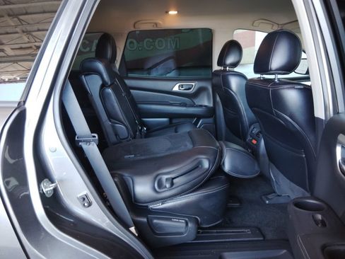 Used 2019 Nissan Pathfinder SL AWD/4WD image 17