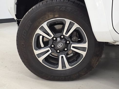 Used 2018 Toyota Tacoma TRD Sport w/ Technology Package AWD/4WD image 41