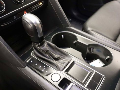 Certified 2022 Volkswagen Atlas SE image 10