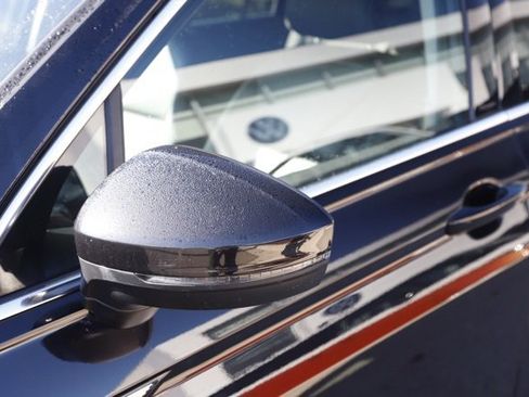 Used 2022 Volkswagen Tiguan SE image 15