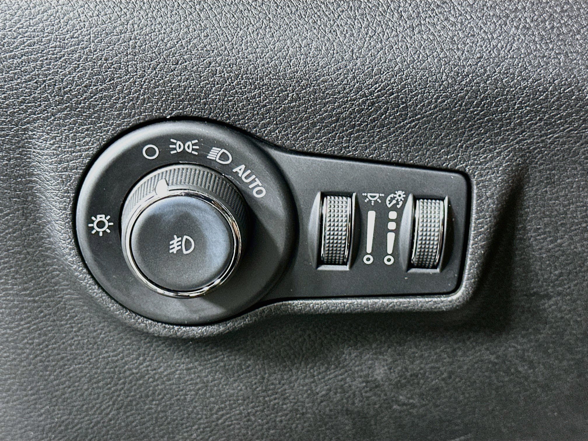 Used 2025 Jeep Compass Trailhawk AWD/4WD image 17