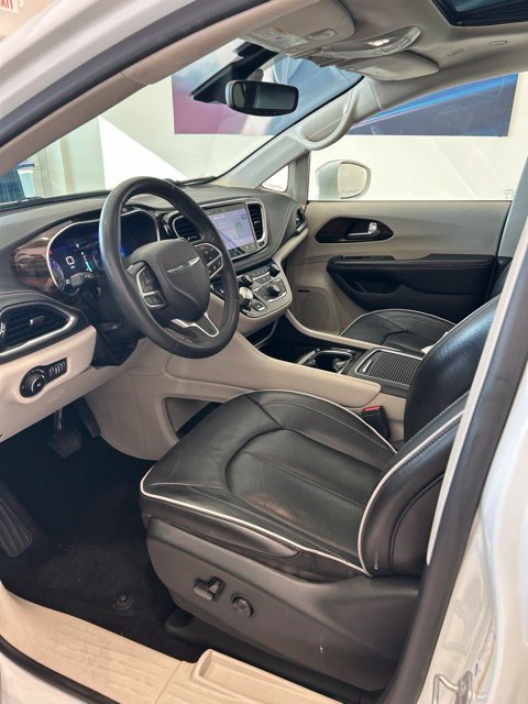 Used 2022 Chrysler Pacifica Limited FWD image 15
