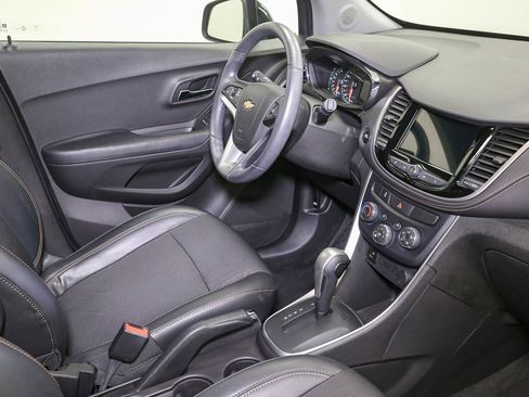 Used 2018 Chevrolet Trax LT w/ LT Convenience Package AWD/4WD image 17