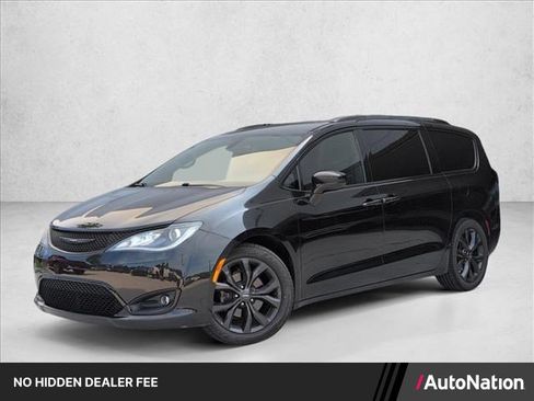 Used 2018 Chrysler Pacifica Touring-L Plus FWD image 1