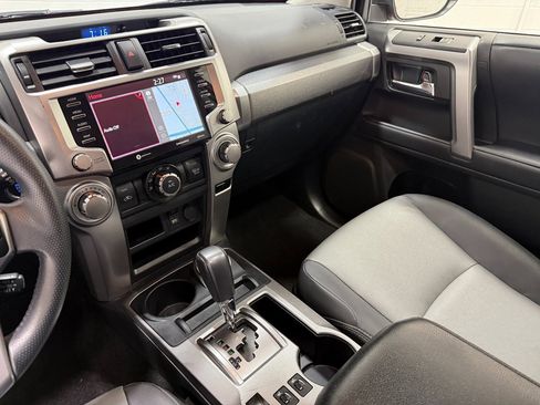 Used 2020 Toyota 4Runner SR5 Premium image 13