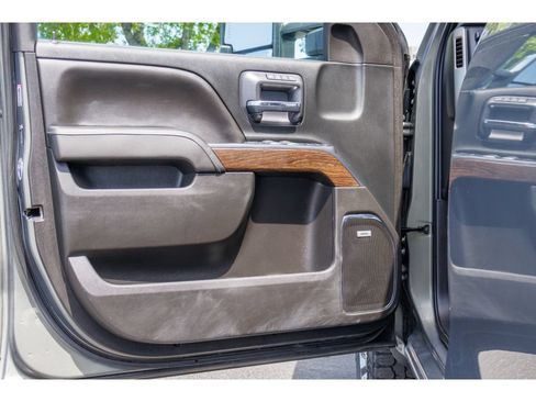 Used 2018 GMC Sierra 2500 Denali w/ Duramax Plus Package AWD/4WD image 18