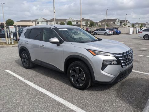 Used 2024 Nissan Rogue SV image 14