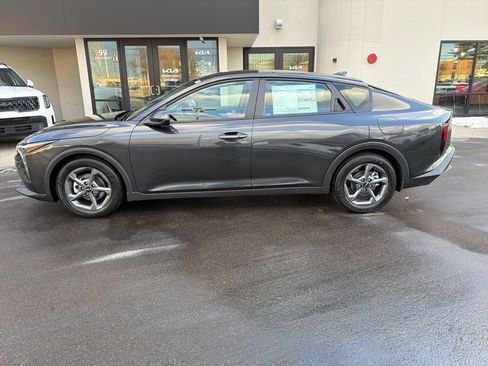 New 2025 Kia K4 LXS image 2