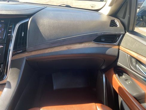 Used 2019 Cadillac Escalade Premium Luxury AWD/4WD image 22