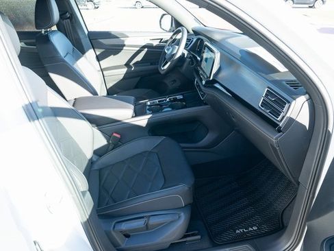 New 2026 Volkswagen Atlas Cross Sport SE image 40