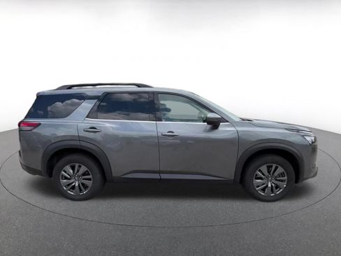 Used 2025 Nissan Pathfinder SV AWD/4WD image 13