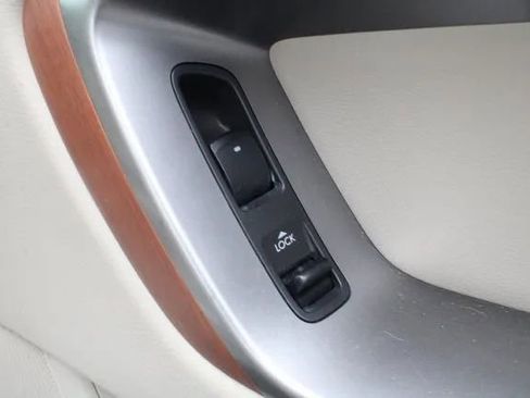 Used 2005 Subaru Outback 3.0R L.L. Bean image 46