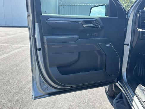 Used 2024 GMC Sierra 1500 AT4 w/ Technology Package AWD/4WD image 5