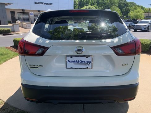 Used 2017 Nissan Rogue Sport SV w/ SV Premium Package image 9