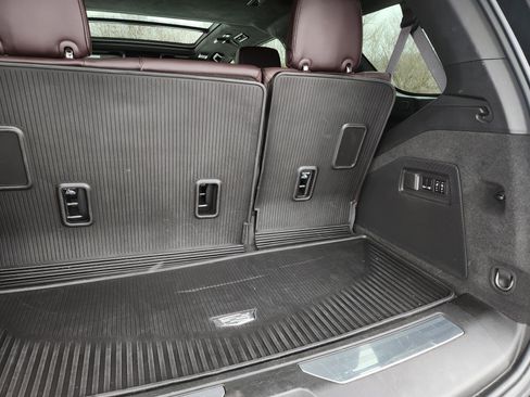 Used 2022 Cadillac Escalade Sport Platinum image 8