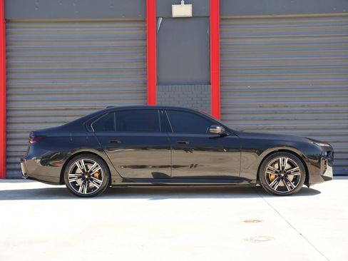 Used 2023 BMW i7 xDrive60 w/ Executive Package 2 image 9