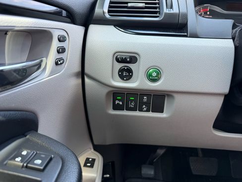 Used 2017 Honda Pilot Touring image 37