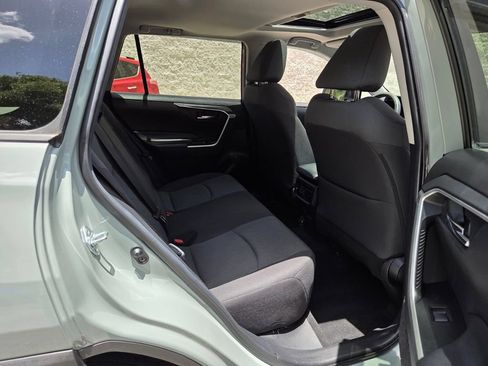 Used 2021 Toyota RAV4 XLE w/ Convenience Package FWD image 18