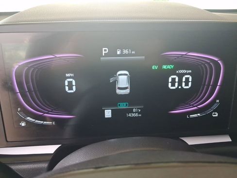 Used 2025 Kia Niro LX FWD image 2