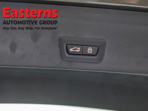 Used 2022 BMW X6 xDrive40i w/ M Sport Package image 23