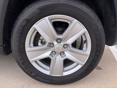 Used 2022 Jeep Compass Latitude image 11