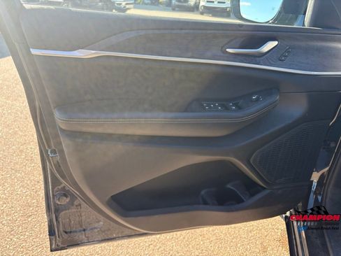 Used 2024 Jeep Grand Cherokee L Limited image 14