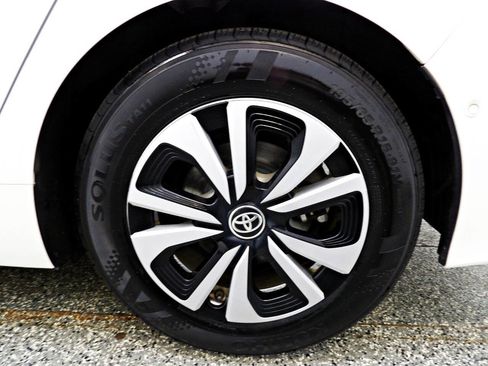 Used 2018 Toyota Prius Prime Advanced FWD image 20