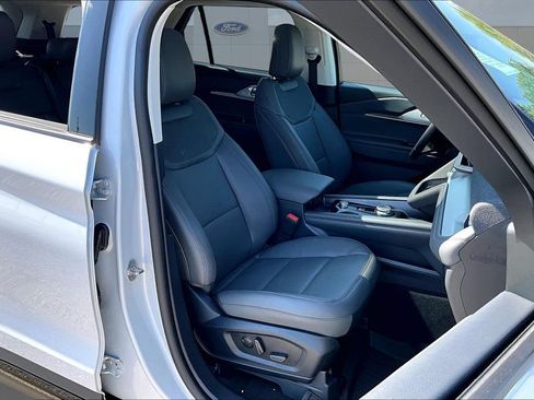 New 2026 Ford Explorer Active w/ Active Comfort Package AWD/4WD image 11
